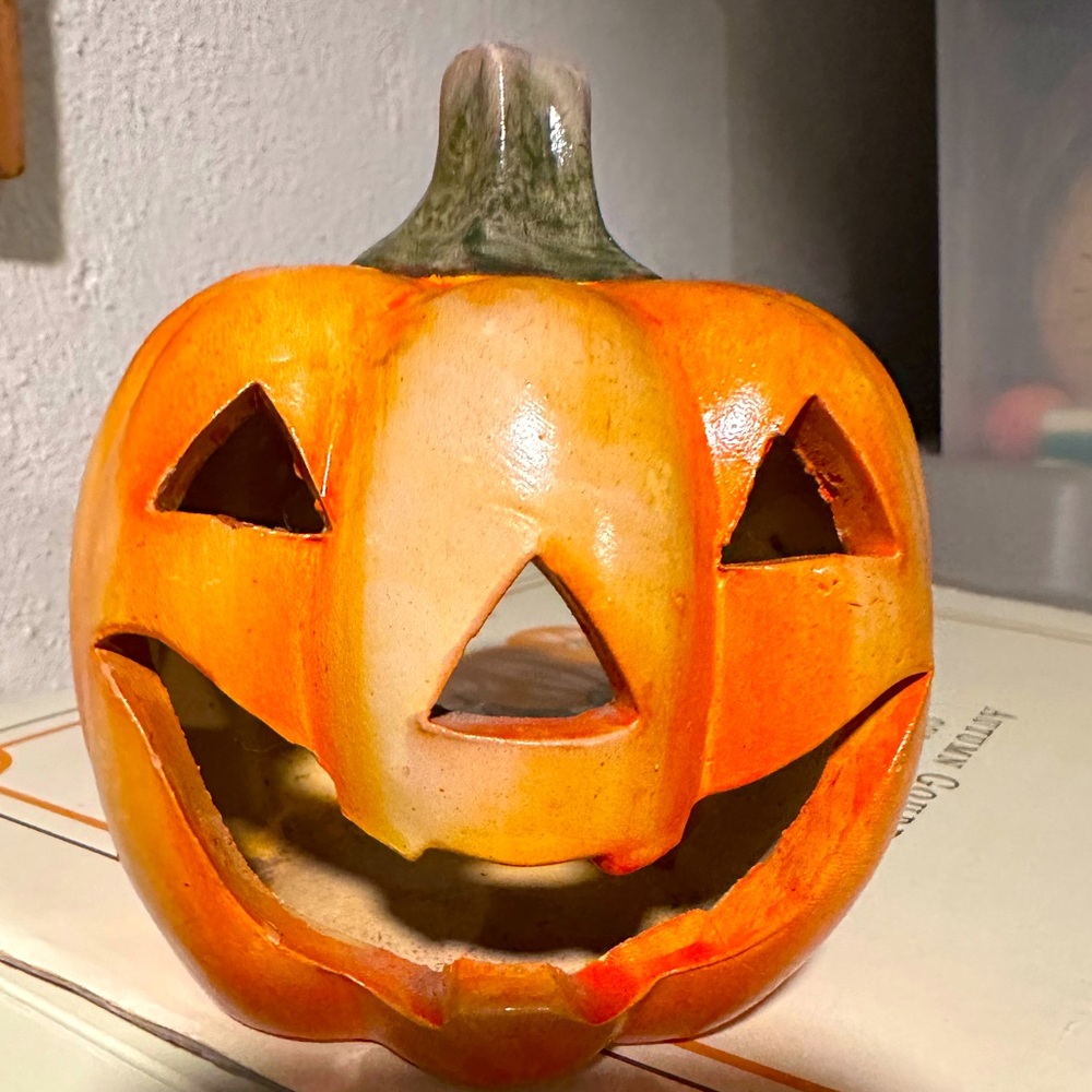 Super cute ceramic Jack o lantern pumpkins, with room for t lights.